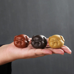 Squisito ornamento di tè di maiale di argilla viola per animali domestici adorabile piccolo maiale fortunato - Product Image 3