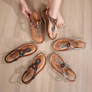 Tendances de la mode estivale : sandales à bout ouvert pour femmes, polyvalentes avec un design à lanières et une jupe résistante. - Product Image 6