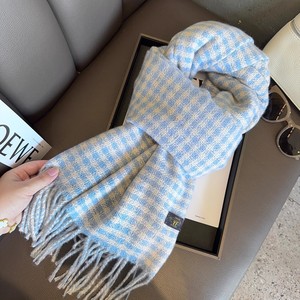 Écharpe en polyester durable à motif floral rétro coréen de luxe, design pied-de-poule chaud pour l'hiver, châle traditionnel facile pour femmes - Product Image 1
