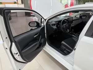 Toyotas Corolla Подержанный автоматический автомобиль с кожаными сиденьями R16 шины левый рулевой привод с задней камерой и FWD - Product Image 4