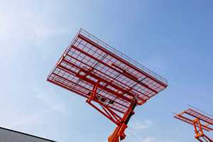 Plataforma Elevadora Telescópica Eléctrica Roja de 35m de Altura y 8T de Capacidad, con Base de Orugas, Motor y Caja de Cambios para Construcción - Product Image 3