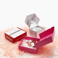 Boîtes en carton ondulé personnalisées de luxe pour l'expédition de vêtements et d'accessoires, boîte d'expédition pour t-shirts et chaussures avec logo
