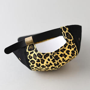 Gorra <span class=keywords><strong>de</strong></span> PANA con estampado <span class=keywords><strong>de</strong></span> leopardo personalizado en blanco Hombres Mujeres Correa <span class=keywords><strong>de</strong></span> <span class=keywords><strong>cuero</strong></span> <span class=keywords><strong>de</strong></span> 2 tonos Sombrero <span class=keywords><strong>de</strong></span> pana <span class=keywords><strong>de</strong></span> 5 paneles - Product Image 4