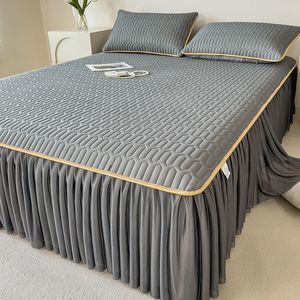 Ensemble de jupe de lit rafraîchissante en soie glacée - Parure de lit 3 pièces avec tapis rafraîchissant en latex épaissi de 5 mm pour un confort estival, avec taie d'oreiller - Product Image 6