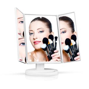 <span class=keywords><strong>Amazon</strong></span> Topseller 2019 Ijdelheid Led Verlichte Reis Make-Up Spiegel Desktop Drievoudig Vergrote Make-Up Spiegel Met Verlichting