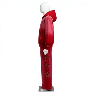 Conjunto Deportivo Unisex con Degradado Rojo, Sudadera con Capucha y Pantalones Deportivos, Ropa Casual de Otoño, Diseño de Estrellas con Pedrería en Toda la Superficie - Product Image 2