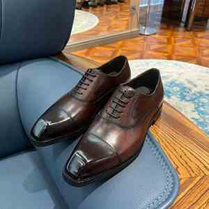 รองเท้าอ็อกซ์ฟอร์ดผู้ชายสไตล์เรโทรอังกฤษ ทำมือ สำหรับธุรกิจและลำลอง รุ่นวาเลนติน่า หนังแท้ ระบายอากาศได้ดี พื้นยางน้ำหนักเบา - Product Image 1
