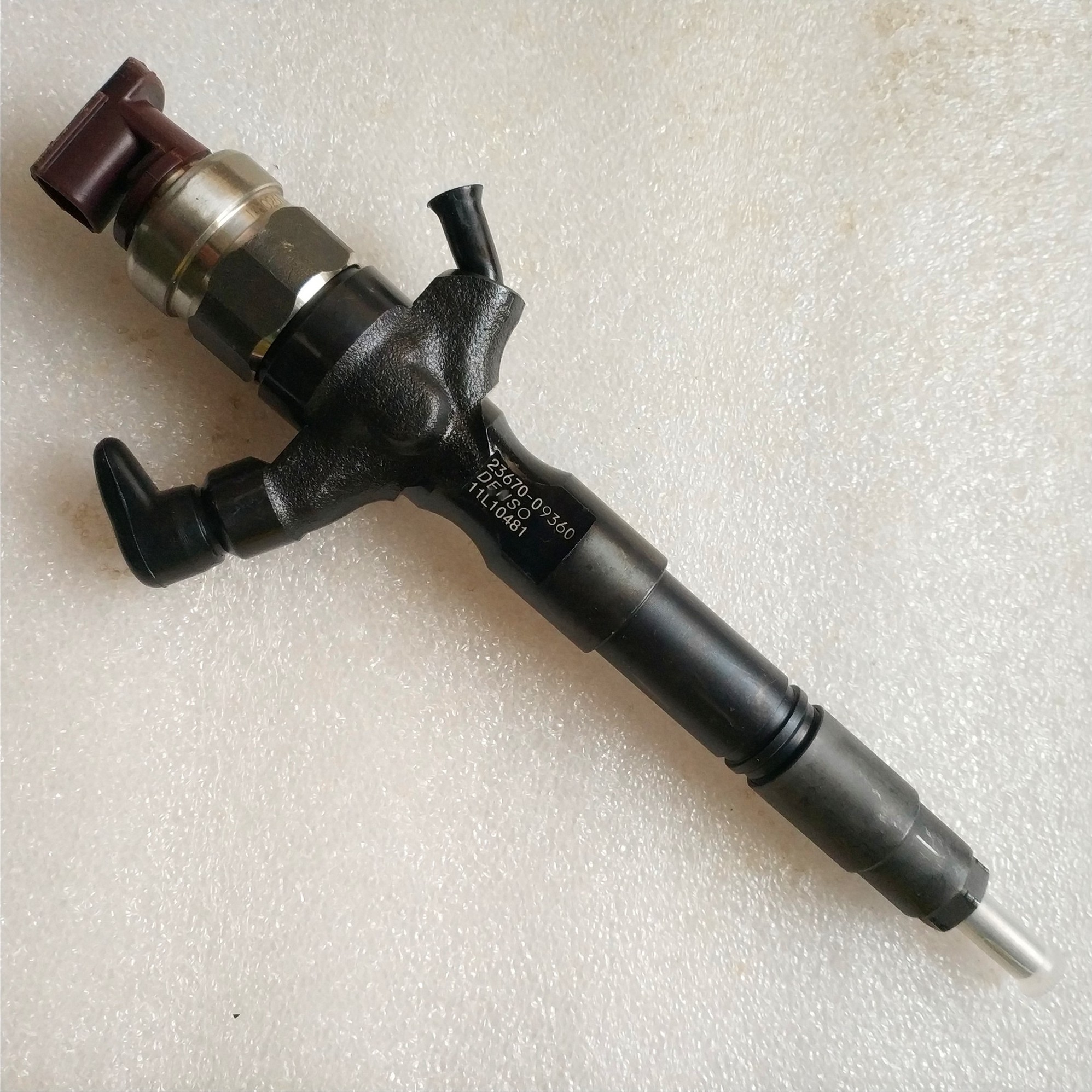 common rail injector 23670-30240 23670-09360 for toyota hilux 2kd-ftv D4D diesel fuel injector 23670-30240 23670-09360