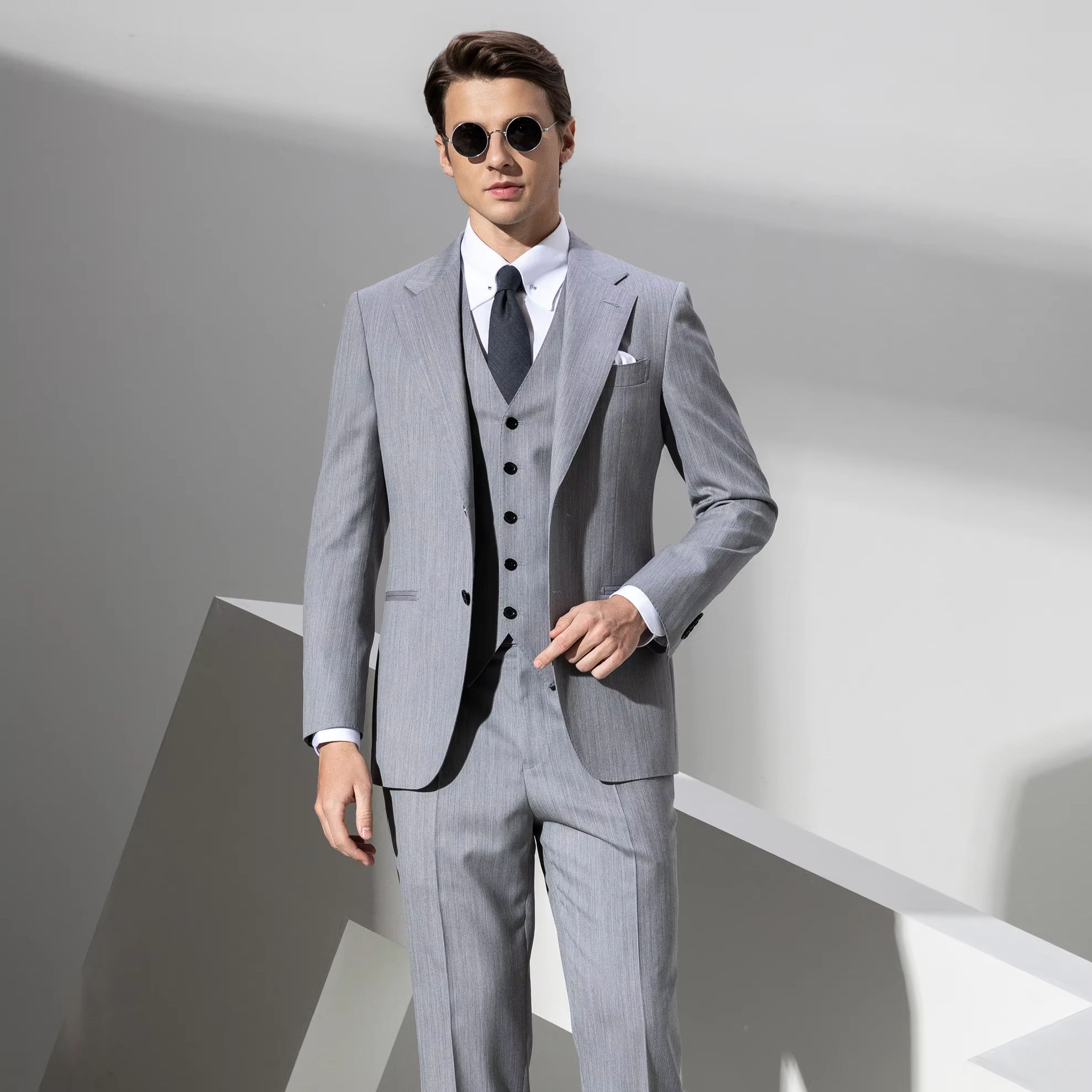 Traje Negro Camisa Lila Bebe Con Corbata Traje Gris Con Morado