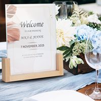 Signe de mariage en acrylique transparent personnalisé porte-menus porte-numéros de table support de signe de base en bois acrylique