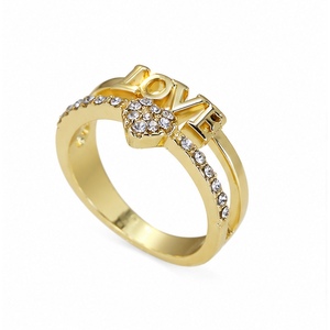 Anello con lettera d'amore per donna, accessorio da dito in stile minimalista per l'uso quotidiano - Product Image 1