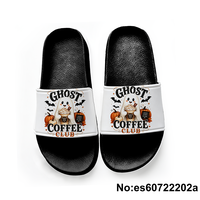 Sandal Geser Hantu Halloween Sepatu Slip-On Hitam dengan Cetakan Buku Mantra Labu untuk Wanita dan Pria