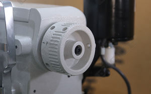 GC664--01CB/EUT/DD Machine <span class=keywords><strong>à</strong></span> coudre <span class=keywords><strong>à</strong></span> couplage <span class=keywords><strong>à</strong></span> entraînement direct <span class=keywords><strong>de</strong></span> <span class=keywords><strong>lit</strong></span> <span class=keywords><strong>de</strong></span> cylindre <span class=keywords><strong>à</strong></span> grande vitesse avec lève-<span class=keywords><strong>pied</strong></span> automatique - Product Image 2