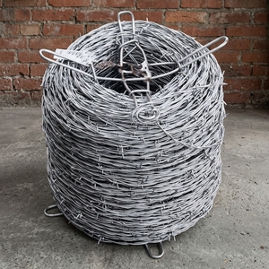 Rouleau de fil de fer barbelé double personnalisé galvanisé à chaud avec cadre en métal pour clôtures de sécurité à la ferme à prix d'usine - Product Image 1