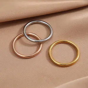 Anello di coppia di colore argento in acciaio al titanio sottile anello di barretta minimalista in oro rosa di moda semplice per regali di donne e uomini