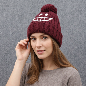 Gorro de Punto Color Granate con Bordado de Cara Sonriente y Pompón, Gorro de Invierno Unisex de Estilo Casual - Product Image 6