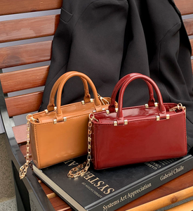 Sac pour femme de conception nouvelle, sac à bandoulière de luxe en cuir verni, sac à bandoulière tendance en cuir PU pour femme, sac fourre-tout - Product Image 1