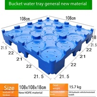 Palette en plastique industrielle simple face UGET Euro Rack à entrée 4 voies pour le stockage d'eau en bouteille dans une entrepôt frigorifique