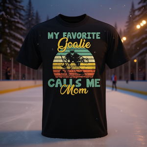 T-shirt de hockey sur glace « Mon gardien préféré m'appelle maman » pour les mamans, cadeau pour les sports d'hiver - Product Image 3