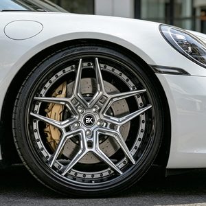 Rines Bku Personalizados de 3 Piezas Forjadas 5x130 para <span class=keywords><strong>Porsche</strong></span> <span class=keywords><strong>911</strong></span> Turbo 992 991 997 Cayman 718 <span class=keywords><strong>Spyder</strong></span> 19 20 21 Pulgadas 8.5-13J Aleación T6 - Product Image 4