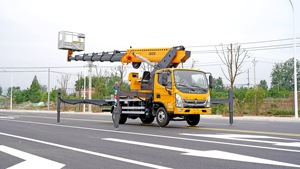 Camión Elevador Aéreo Compacto FOTON de 33 m, Perfecto para Trabajos de Mantenimiento Exterior de Edificios - Product Image 4