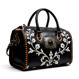 Sac à main en cuir de luxe pour femme, style vintage, motif cartes de créateur, avec chaînes décoratives et deux anses - Product Image 1