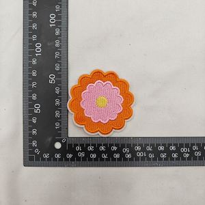 Patch brodé thermocollant motif tournesol et signe de la paix pour la décoration de vêtements et de chapeaux - Product Image 3