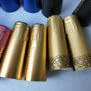 Capsules de champagne en aluminium doré avec logo personnalisé en relief, réutilisables, pour bouteilles de vin mousseux, avec ligne de déchirement, thermorétractables - Product Image 1