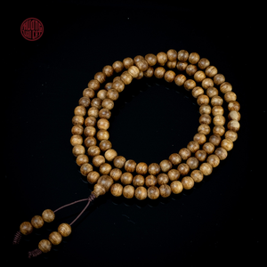 สร้อยข้อมือประคำไม้กฤษณา 108 เม็ด ขนาด 6 มม. เกรด 1 ไม้กฤษณาหายาก กลิ่นหอมธรรมชาติเข้มข้น เครื่องประดับสำหรับการทำสมาธิ - Product Image 1