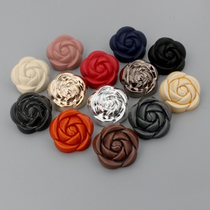 Botones de Plástico Rectangulares Versátiles de Alta Gama con Diseño de Rosas Pequeñas y Coloridas para Mujer, en Aleación de Zinc - Product Image 1