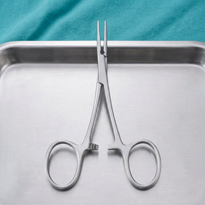 Sixflowers Pince hémostatique anti-moustiques droite 12 cm, instrument chirurgical pour chirurgie générale, certifié CE Classe I, manuel - Product Image 4