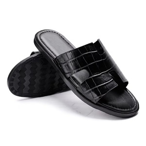 Nouvelles tongs en cuir pleine fleur pour hommes, style coréen 2025, sandales d'été tendance pour l'extérieur, chaussures de plage, pantoufles, logo personnalisé - Product Image 3