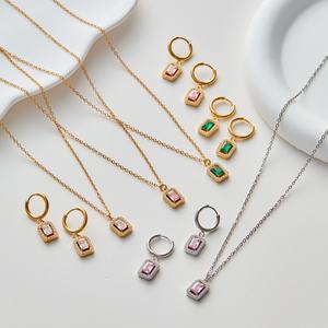 أطقم مجوهرات نسائية راقية من الفولاذ المقاوم للصدأ مع حلقات متدلية وقلادات، مرصعة بالزركون الوردي والأخضر والأبيض، لا تفقد بريقها - Product Image 1