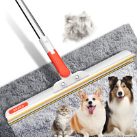 Brosse grattoir à long manche en alliage d'aluminium et plastique pour l'élimination des poils de chat/chien, outil de nettoyage de tapis pour grandes surfaces