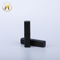 Contenant de rouge à lèvres cosmétique vide rechargeable de 7g, en plastique, cylindrique, nouveau design, avec mécanisme rotatif, couleur personnalisable, marque privée