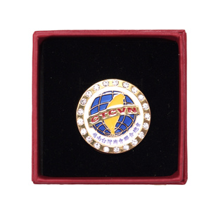 Huy hiệu cài áo tùy chỉnh cho tiệc sinh nhật, ngày lễ tình nhân, mạ niken đen, in UV, men mềm cứng, đúc - Product Image 6