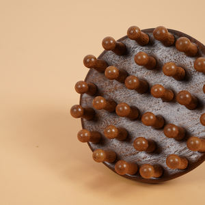 Peine masajeador de madera con logotipo personalizado, peine masajeador de cuero cabelludo, peine de sándalo hecho a mano, de madera, con logotipo personalizado, a la venta, a mano - Product Image 3