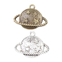 Pendentif en alliage de zinc bronze antique avec breloque planète Saturne anneauisée et étoiles en relief, cadeau pour professeur d'astronomie