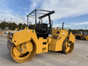 Retroexcavadora Usada Cat CB534D de 10 Toneladas, Camión con Motor Original, Bomba, Núcleo del Motor, Modelo 2023, 6 Cilindros, en Perfecto Estado, a Bajo Precio - Product Image 2