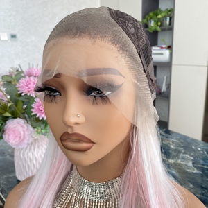Perruque synthétique de qualité supérieure 13x4 Lace Front, dentelle transparente, densité naturelle 150%, haute température, couleur argentée rose - Product Image 6