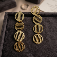 SOUMYA CREATIONS Boucles d'oreilles pendantes géométriques en laiton plaqué or style bohème - Bijoux pour femmes pour toutes occasions, provenant du Rajasthan