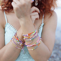 2025 Nueva playa Mini bohemio hecho a mano Color mezclado Irregular perlas de agua dulce pulseras con cuentas joyería de moda para mujeres