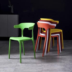 Kursi pp grosir awet murah luar ruangan Harga desain monoblock Nordik dapat ditumpuk kursi makan plastik berwarna modern penjualan - Product Image 4