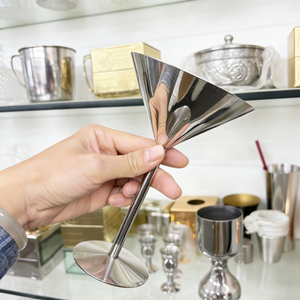 Verre à Martini en forme d'entonnoir de luxe - Certifié ISO9001, Acier inoxydable 304, Articles de bar uniques pour les amateurs de cocktails - Product Image 1