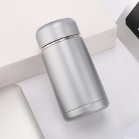 2025 nouveau personnalisé 350ml en acier inoxydable 304 Double paroi isolé vide Thermo flacon infuseur bouteille d'eau enfants Mini Thermos