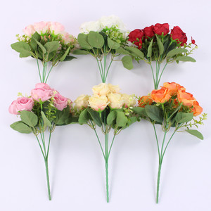 Magnifique bouquet de 7 petites roses artificielles couleur automne pour décoration de gâteaux et mariages - Product Image 4