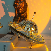 Boule disco en forme d'OVNI Décoration d'intérieur Décorations miroir Vaisseau spatial Décor d'OVNI Boule disco rétro-réfléchissante argentée Lumières