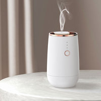 Diffuseur d'arômes électrique portable mini en plastique pour la maison, fonctionnant sur batterie au lithium, par SCENTA Wholesale.