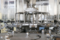 Machine de remplissage automatique d'eau en bouteille 3000BPH 500ml 1.5L, équipement d'embouteillage et de bouchage d'eau minérale