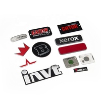 Plaques signalétiques métalliques OEM personnalisées, badges de marque 3D gravés et embossés pour meubles, appareils électroménagers, machines, artisanat métallique